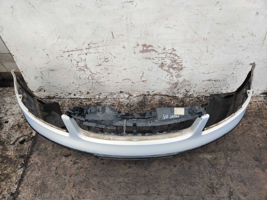 Volkswagen Passat B5 Zderzak Przedni Przód Kompletny
