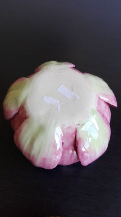 Bonita peça em porcelana