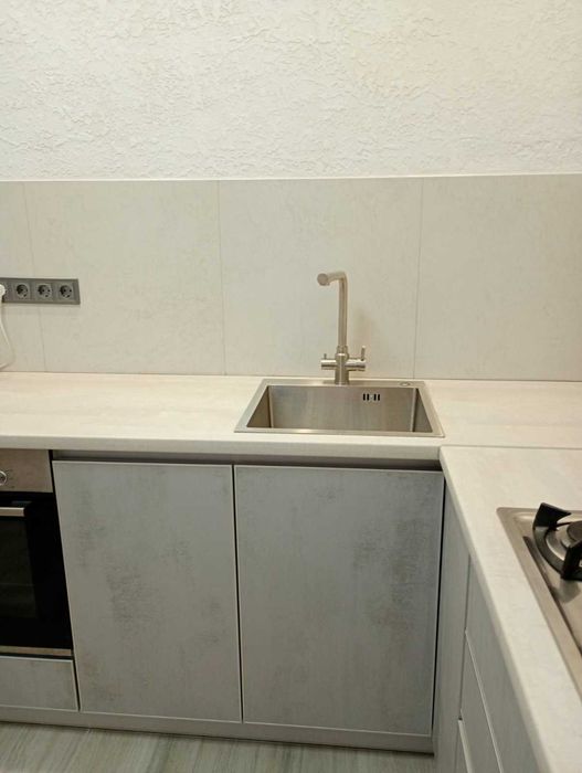 +Продам 2 ком. квартиру ул.Поточная 45000 дол.