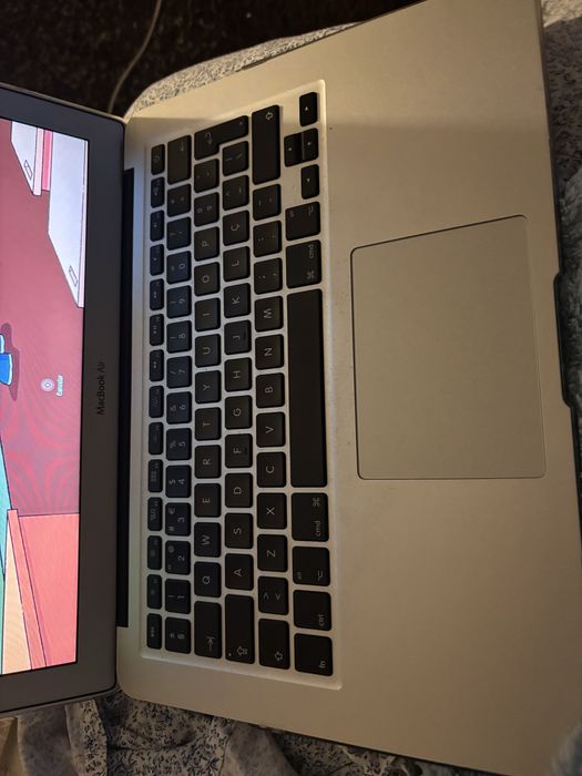 Mac book Air 13”  8 gb a funcionar bem de 2014