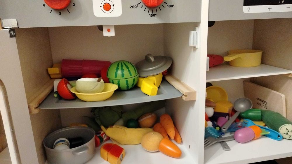 Drewniana kuchnia dla dzieci