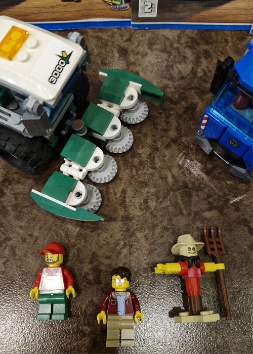 Конструктор LEGO City Кормозбиральний комбайн (60223)