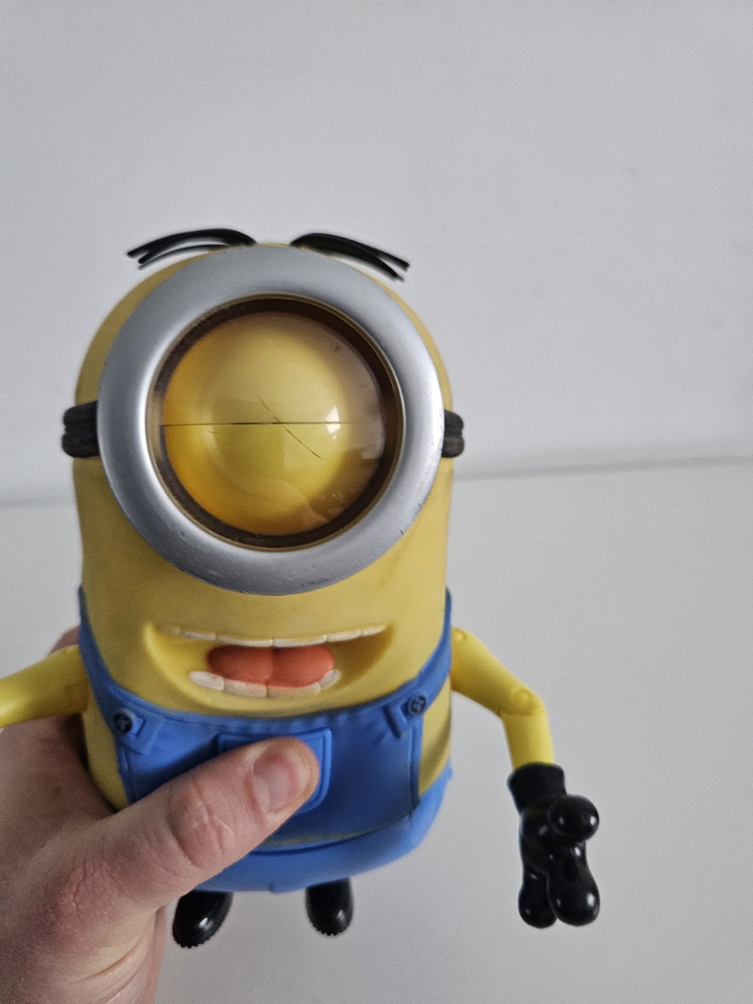 Minionki Duża figurka interaktywna 20 cm wysokości