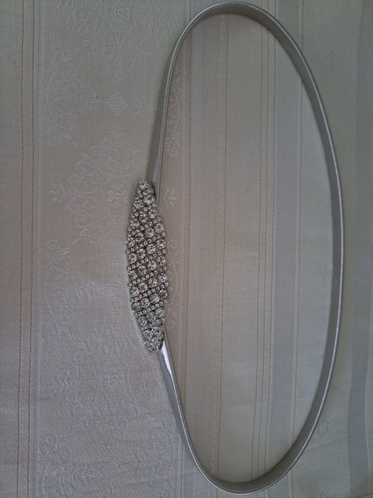 Srebrny pasek do sukienki