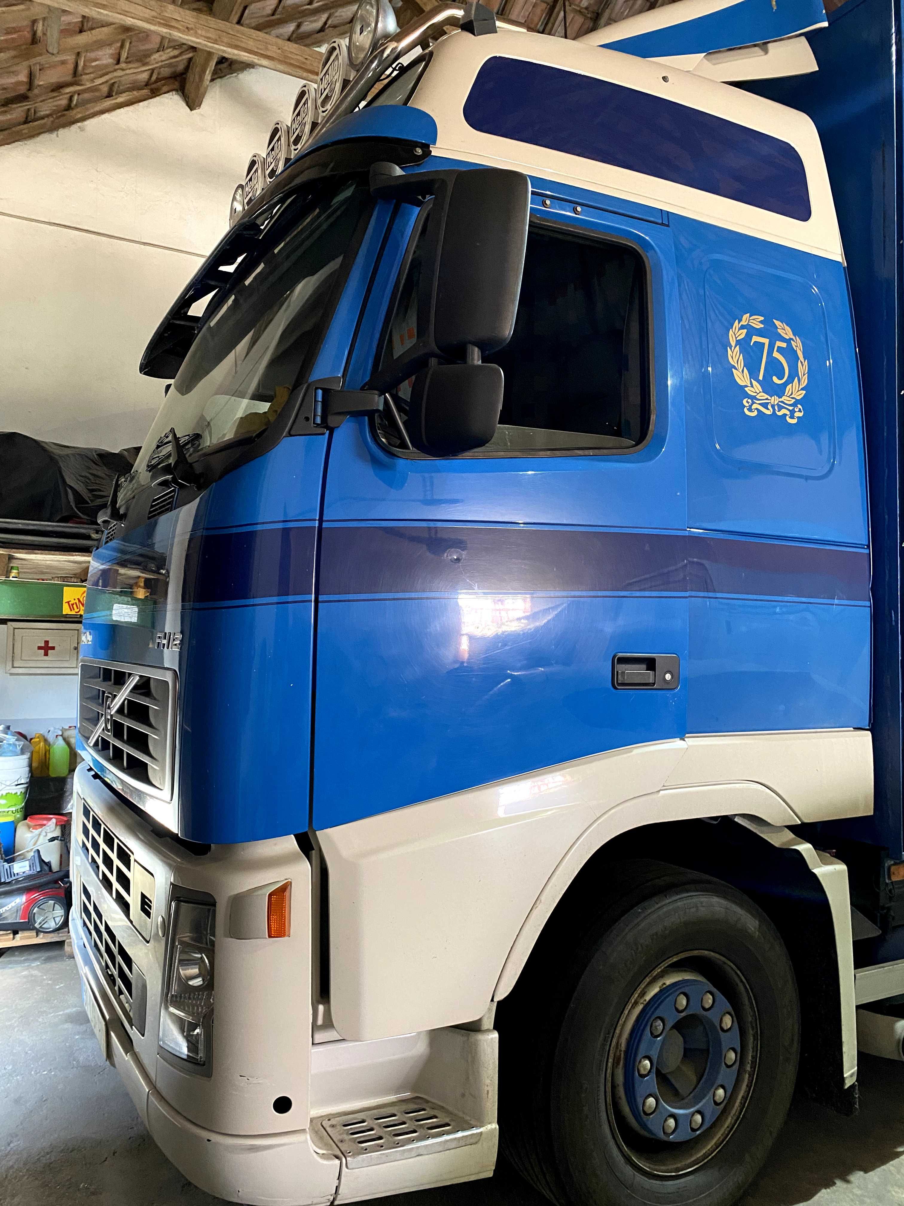 Camião VOLVO FH12