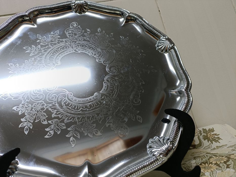 Bandeja prateada decorativa