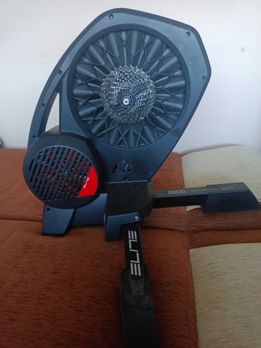 Sprzedam trenażer DIRETO ELITE z kasetą 105
