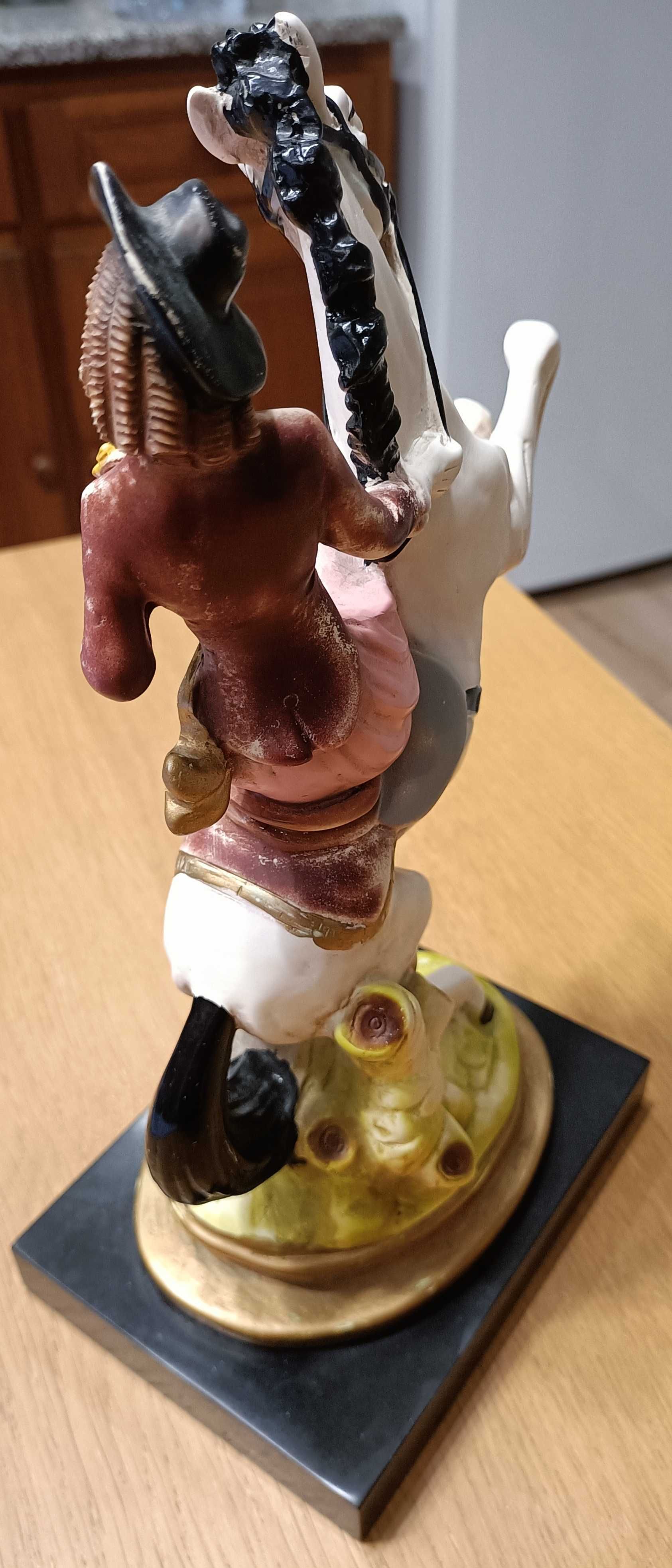 Estatueta antiga "Amazona a cavalo"