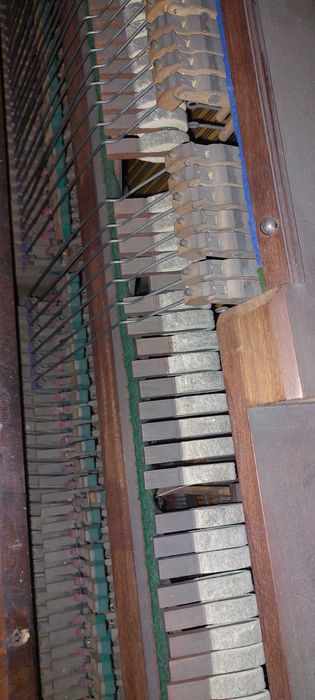 Przedwojenne pianino +stołek