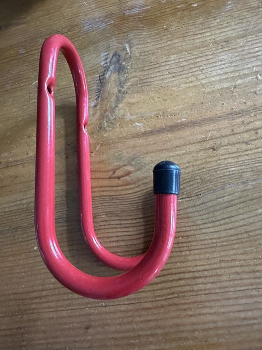 Suporte metalico para bicicleta ou mangueira  ou para pendurar. Novo