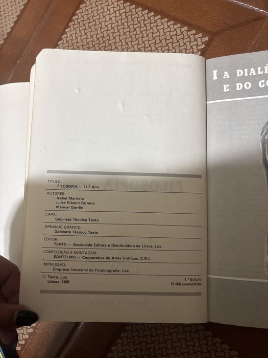 “Filosofia” livros do 10° e 11° ano de escolaridade // Texto Editora