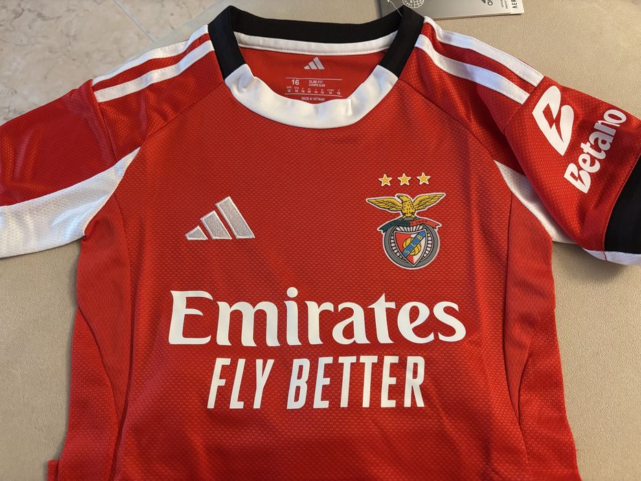 Equipamento principal e alternativo do Benfica para crianca 25-26