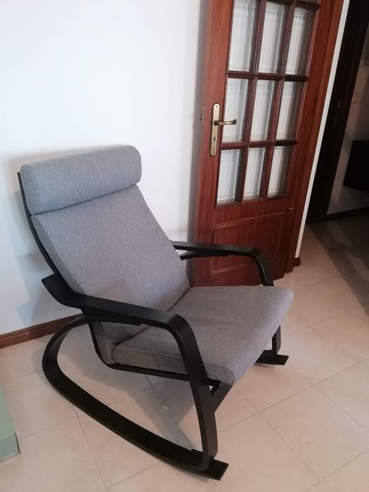 Cadeirão usado mas em bom estado, com apoio para os pés,.