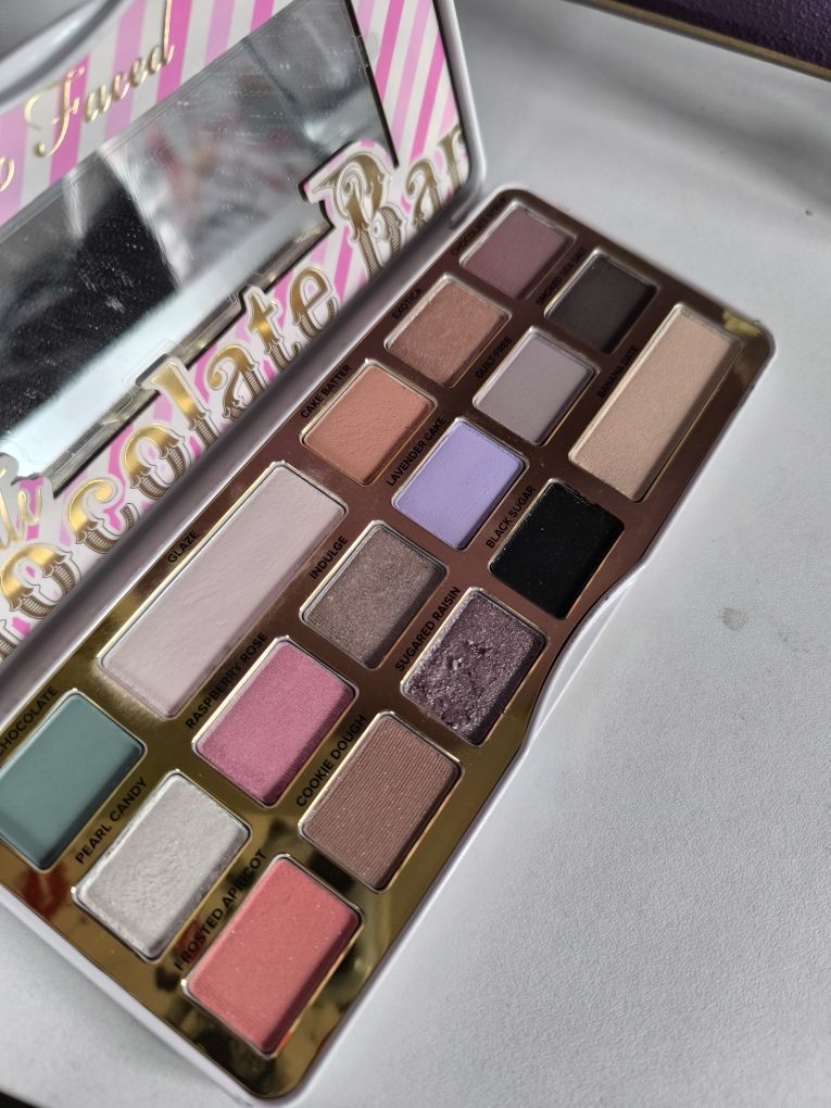 Too Faced White Chocolate Bar paleta cieni