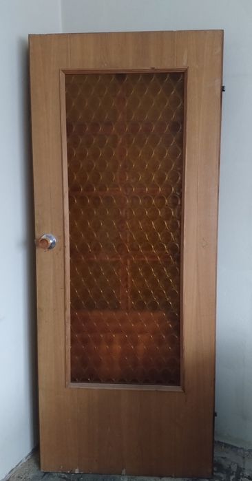Drzwi drewniane z przeszkleniem