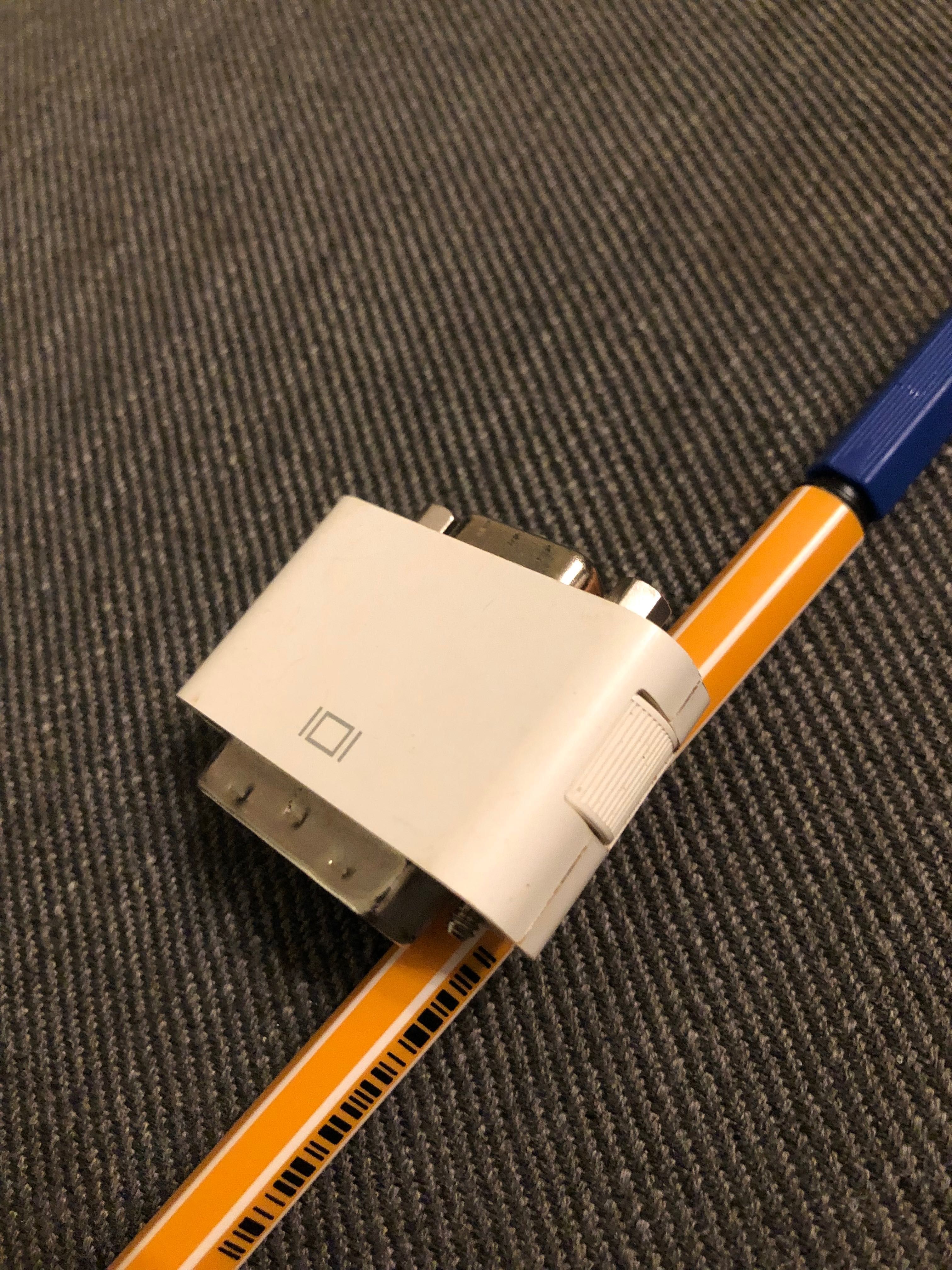 APPLE Oryginalny adapter z DVI do VGA - DVI/VGA (3)
