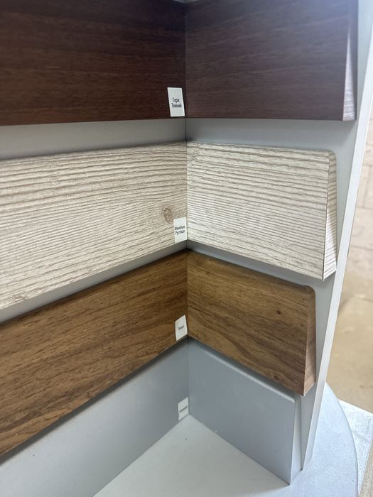 Монтаж плінтуса монтуємо мдф плінтуса дюрополімер алюміній деревяний