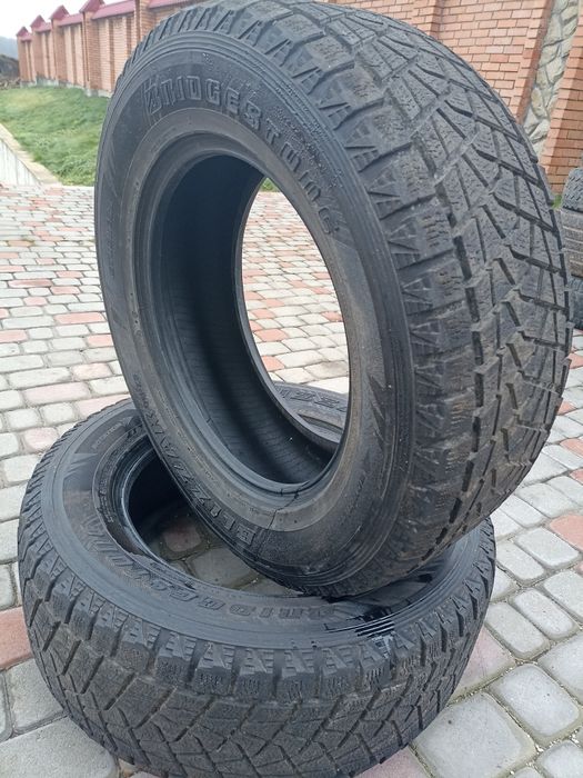 Шина зимова з хорошим протектором