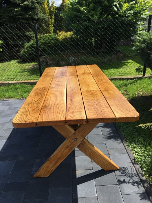 Piękny stół dębowy