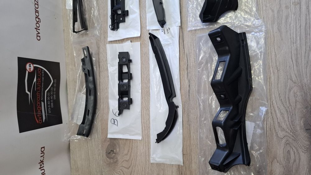 Кріплення бампера Passat B6 кронштейн бампера пасат б6 Кріплення фари