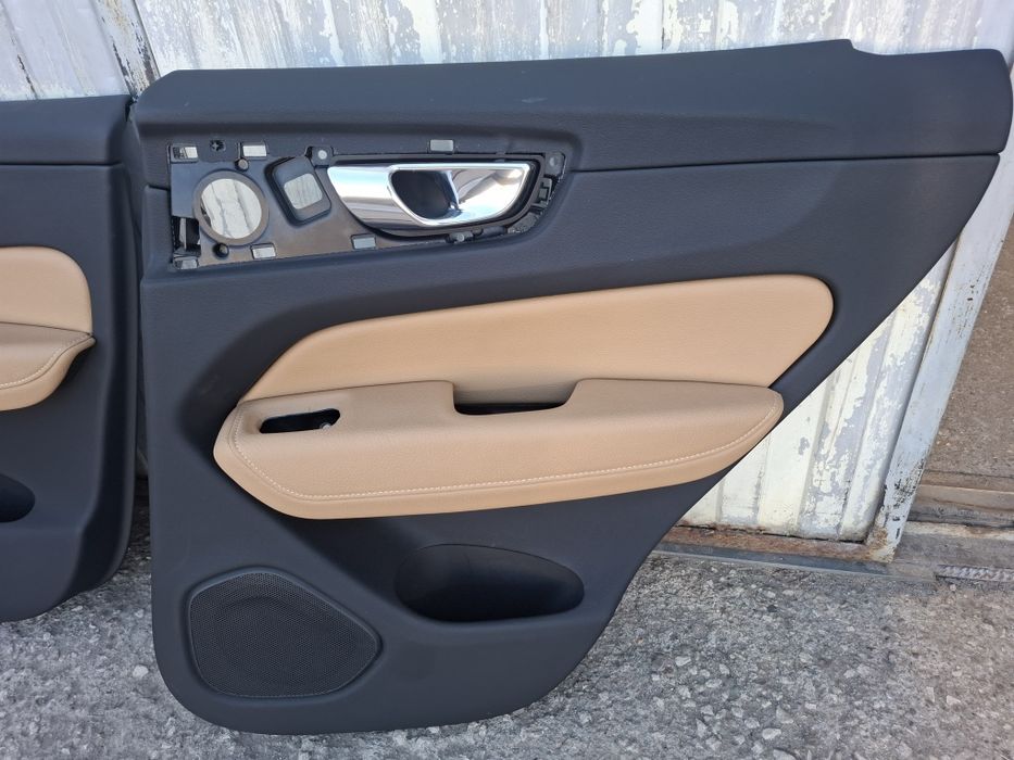 Boczek tapicerka drzwi tylnych prawych volvo xc60 II 17-24r idealny