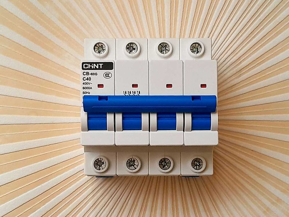 Автомат C40 А: CHINT : 4 полюсный