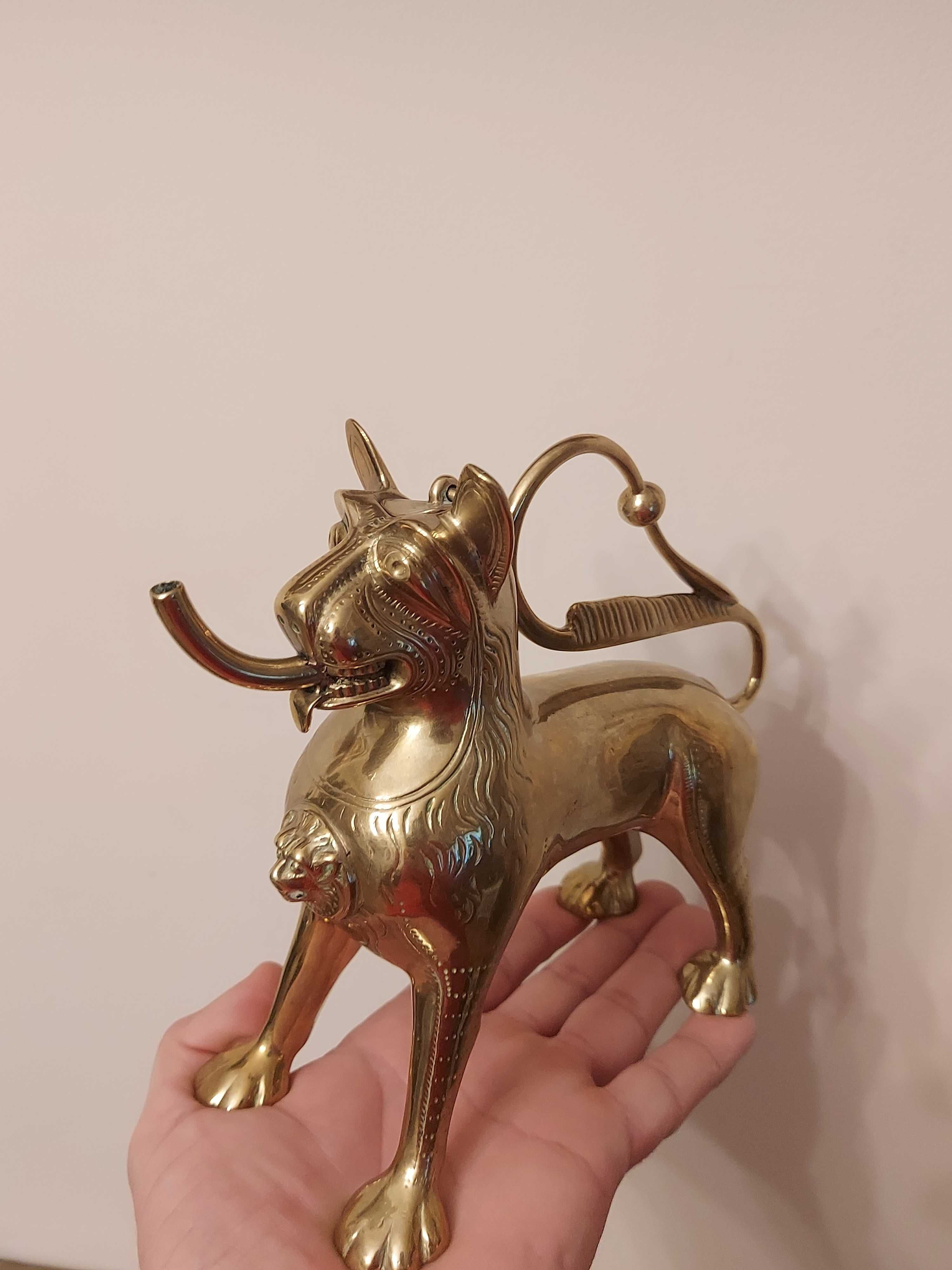 Lampa oliwna Aquamanile z wieczną zapałką
