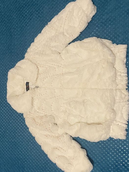 Продам белую шубку (демисезон) на девочку