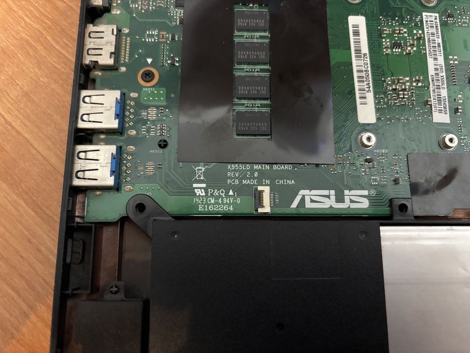 Asus R556L - uruchamiajacy sie