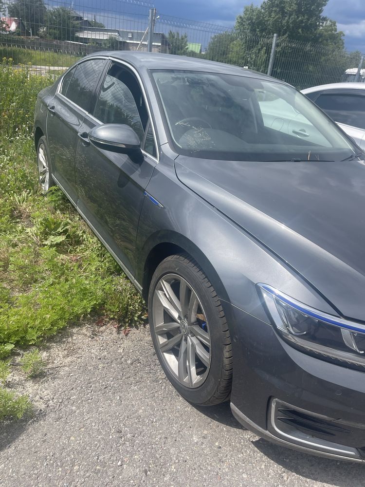 VW Passat B8 GTE hybrid 2017 год ,крышка,четверть,двери,бампер,капот