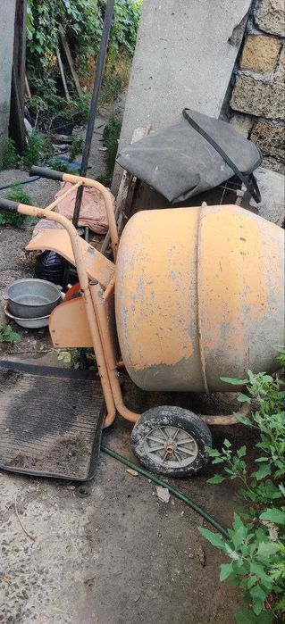 Сдам в аренду бетономешалку на 240л