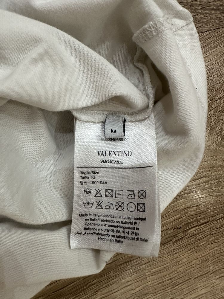 Продам оригинальную футболку Valentino (валентино)