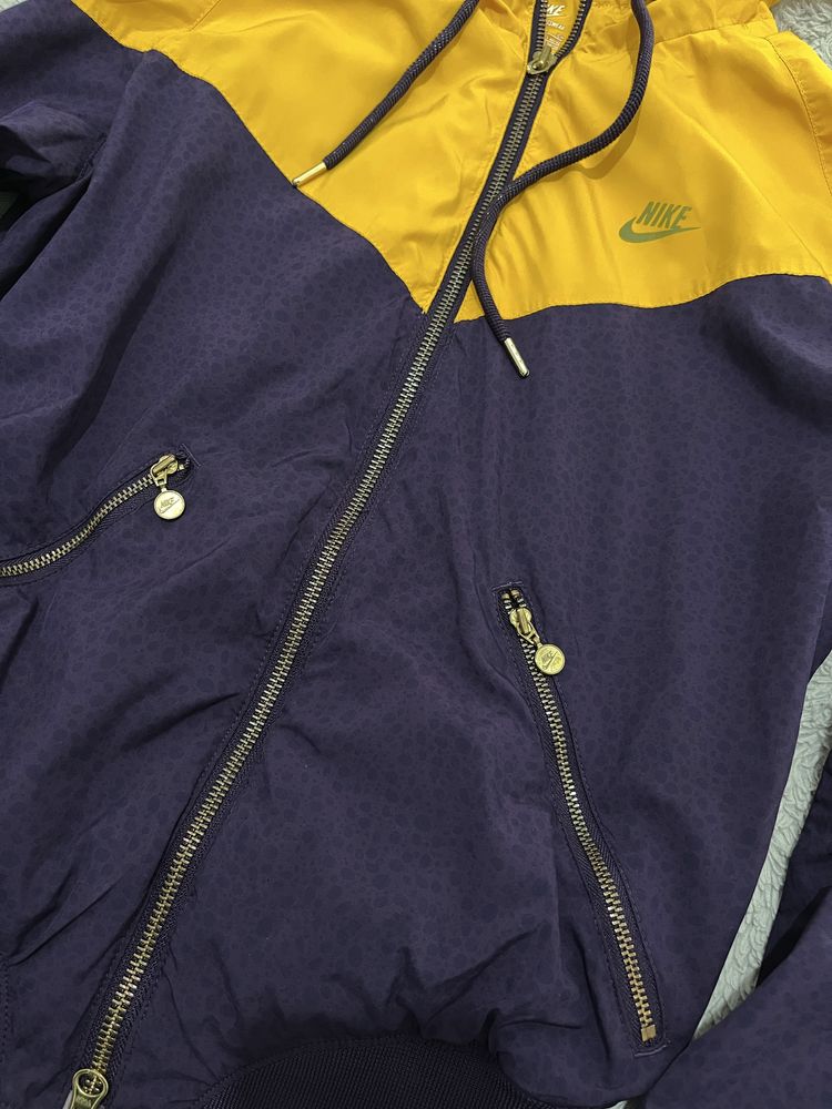 Nike r. M damska kurtka wiatrowka zolta fioletowa kolory lakers