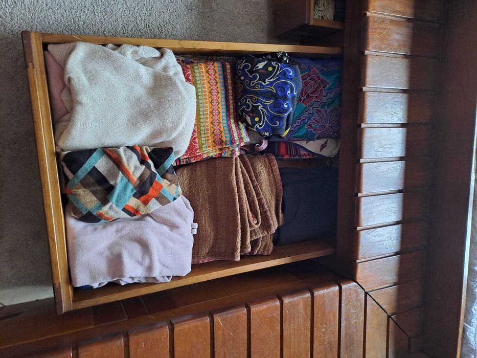 Conjunto 2 camas de corpo e meio. Pinho