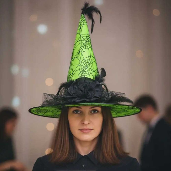 Капелюх відьми з трояндою