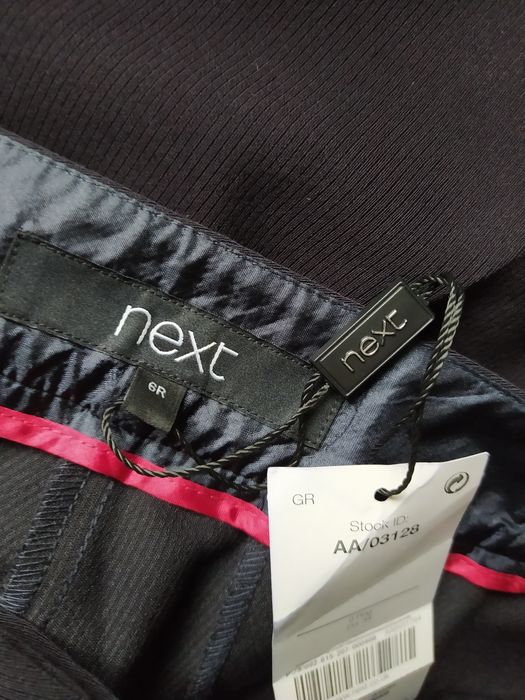 Damskie czarne, grubsze, jesienno zimowe chinosy z paskiem Next