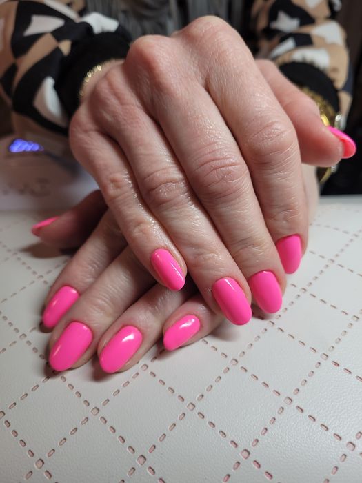 Manicure hybrydowy – profesjonalnie i bezpiecznie