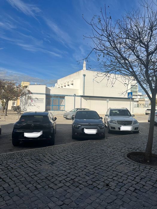 For Rent/ Arrenda se Espaço Comercial - Olhão