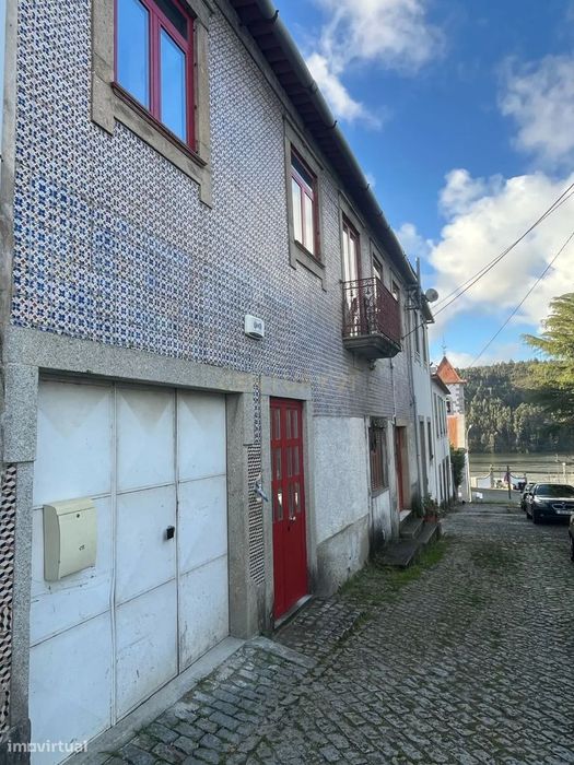 Edifício com T0, T1 e T2 com jardim, jacuzzi e piscina em Castelo de P