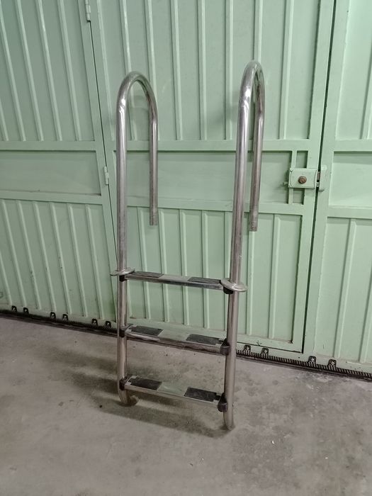 Escada piscina em inox