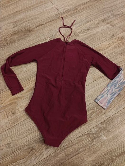 Kostium kąpielowy z długim rękawem