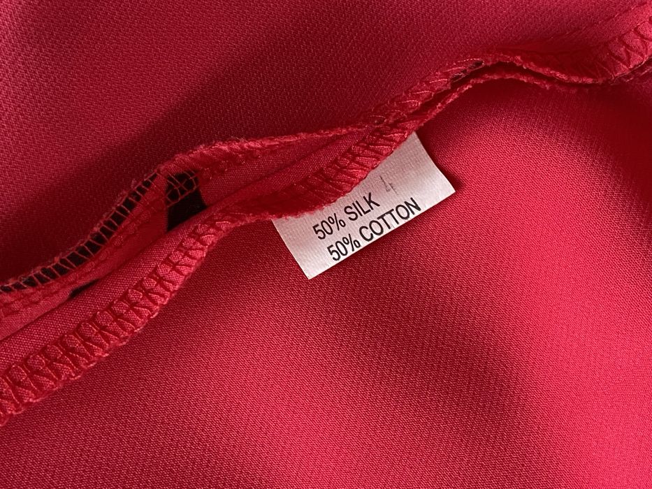 Сукня малинова в горошок