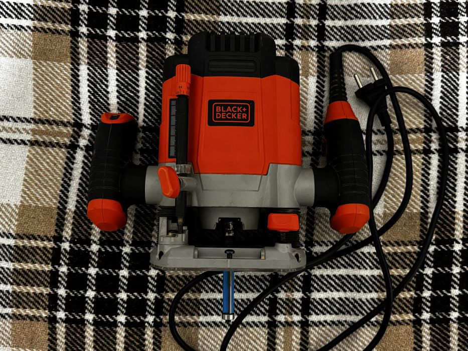 Фрезер BlackDecker KW1200E у відмінному стані