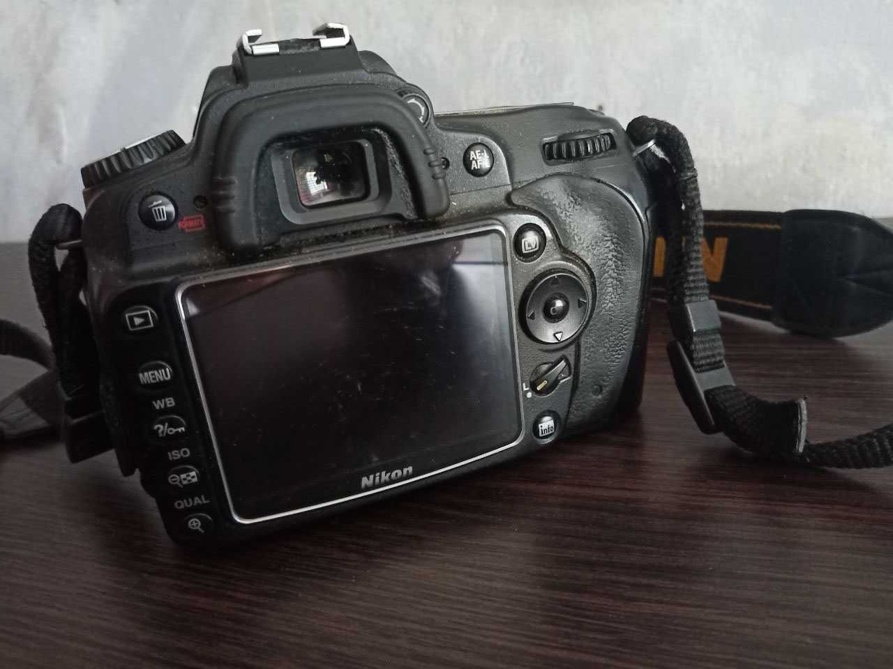 Продам фотоапарат Nikon D90 з об'єктивом Nikkor AF-S 50/1.4 G.