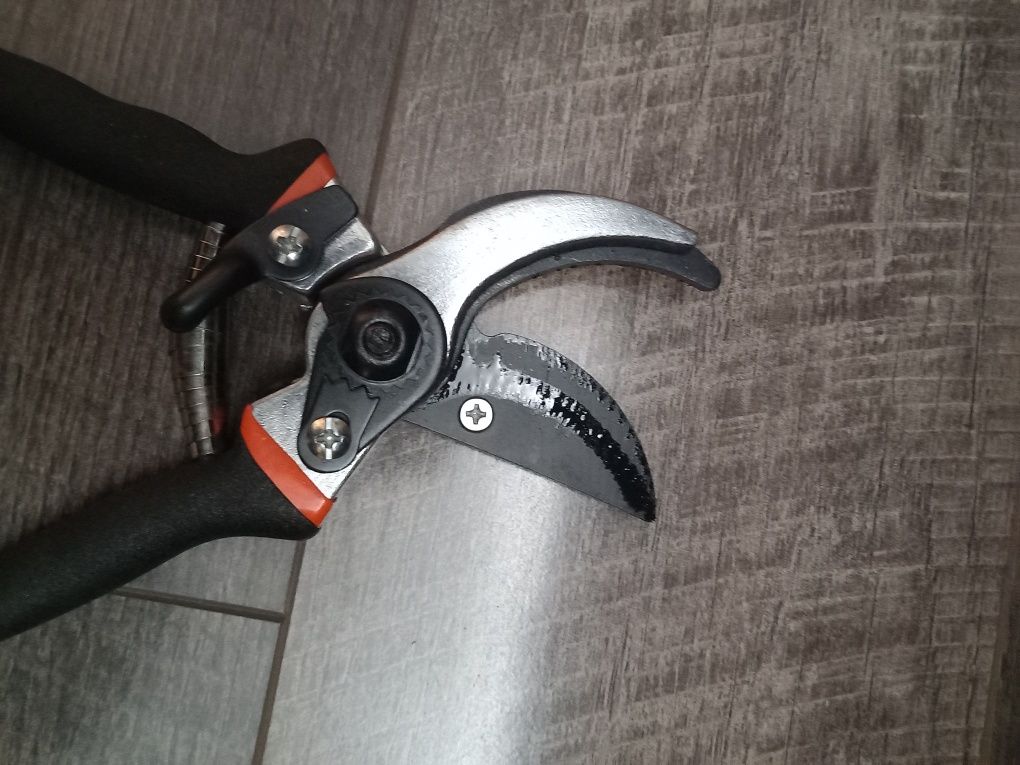 Sekator ręczny 210mm