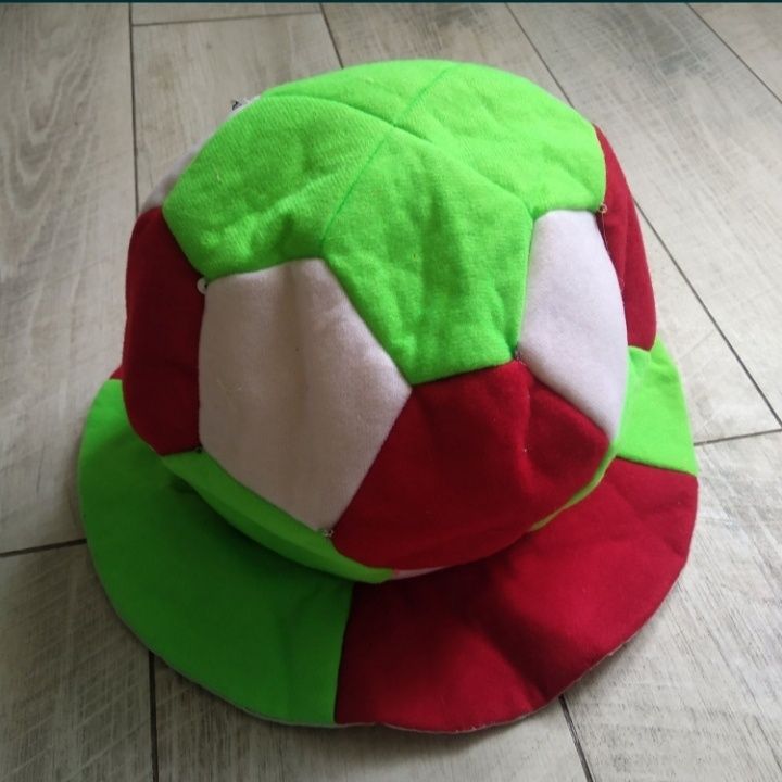 Карнавальная шапка шляпа болельщика  футбольный мяч разноцветная