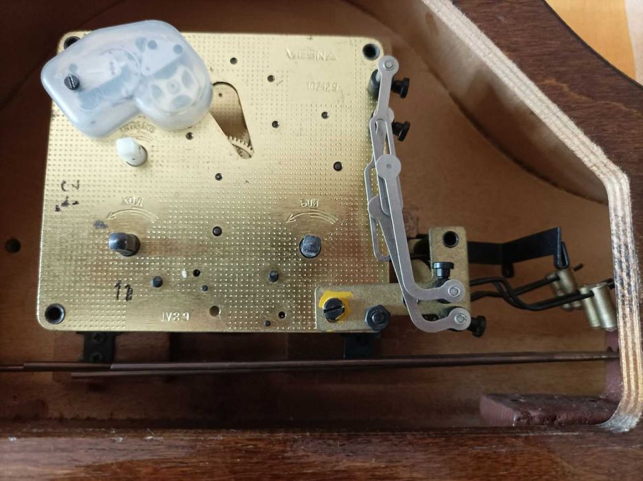 Часы настольные с боем "Весна", б/у