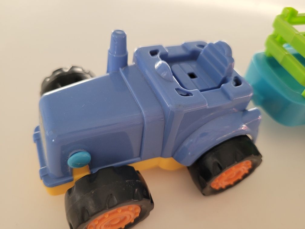Traktorek z przyczepą zabawka