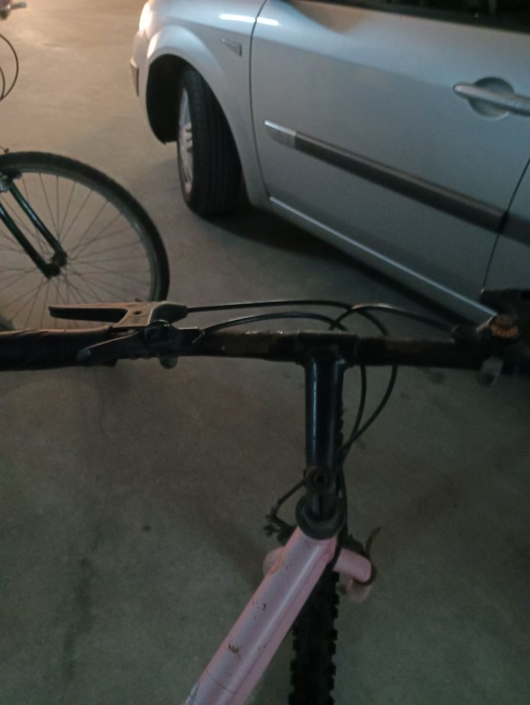 Duas bicicletas em.bom estado