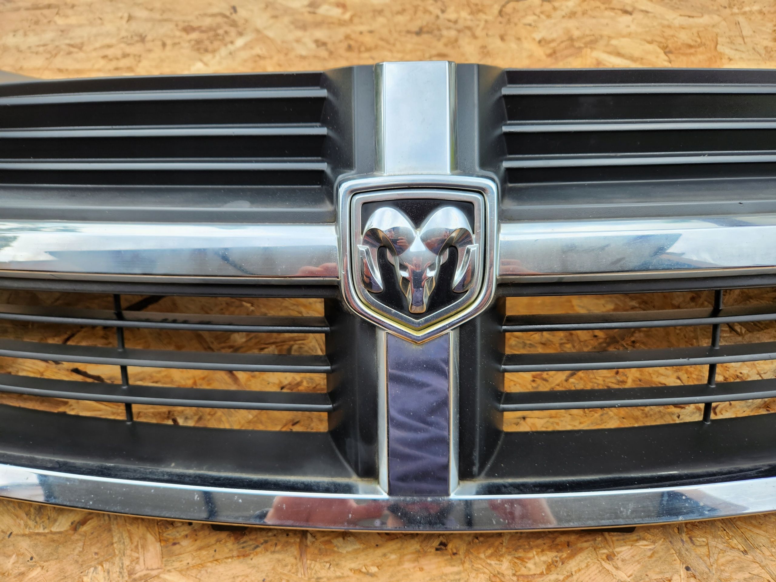 Grill Atrapa Chłodnicy Dodge Avenger